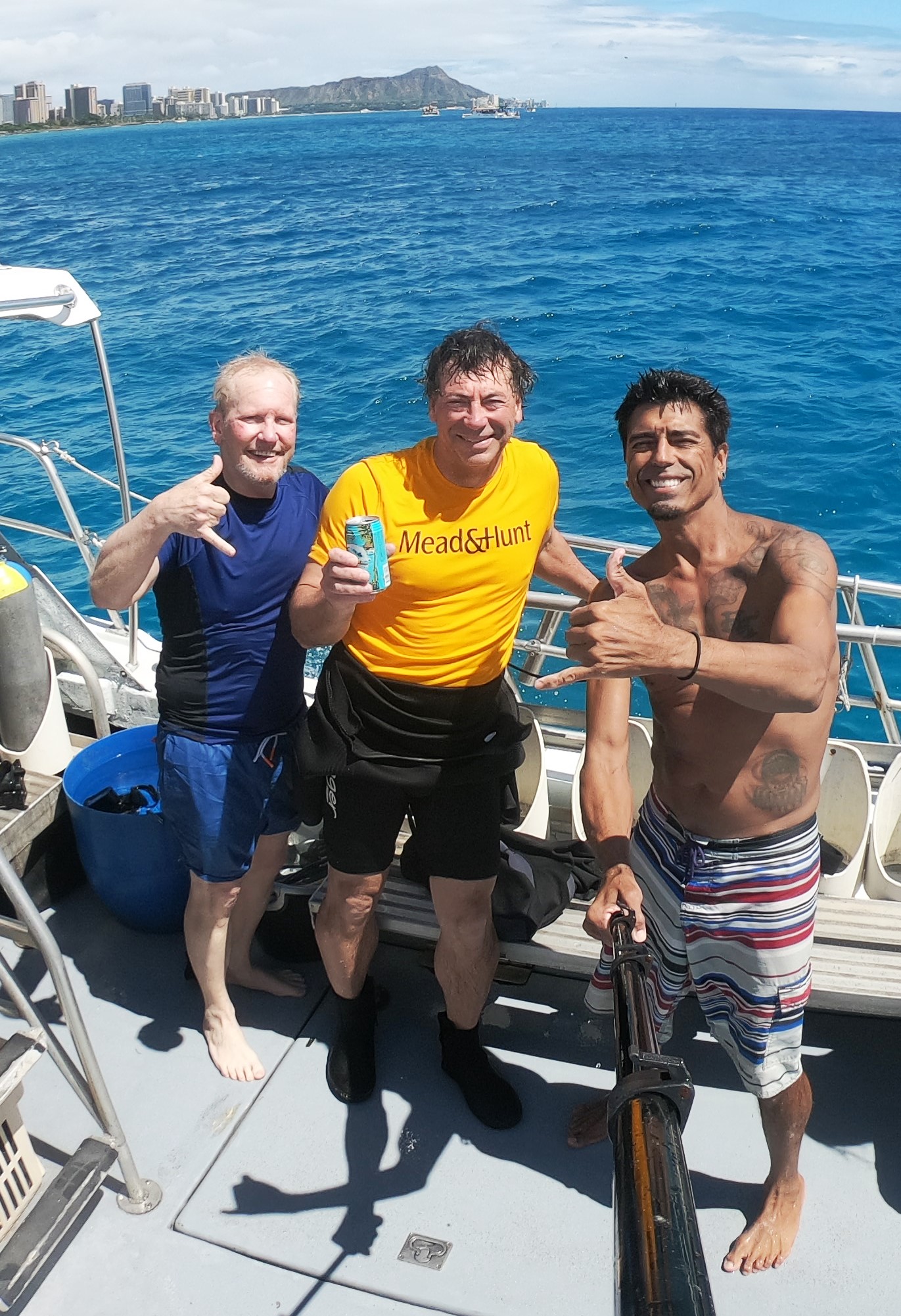 SCUBA diving O’ahu’s reefs 1 Apr 2022