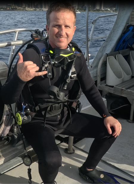 Colin Davis Diving the Sea Tiger